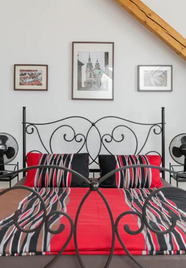 Lenka'S Cozy Red Studio + Lenka'S Cozy Gold Apartment Prague Exterior photo